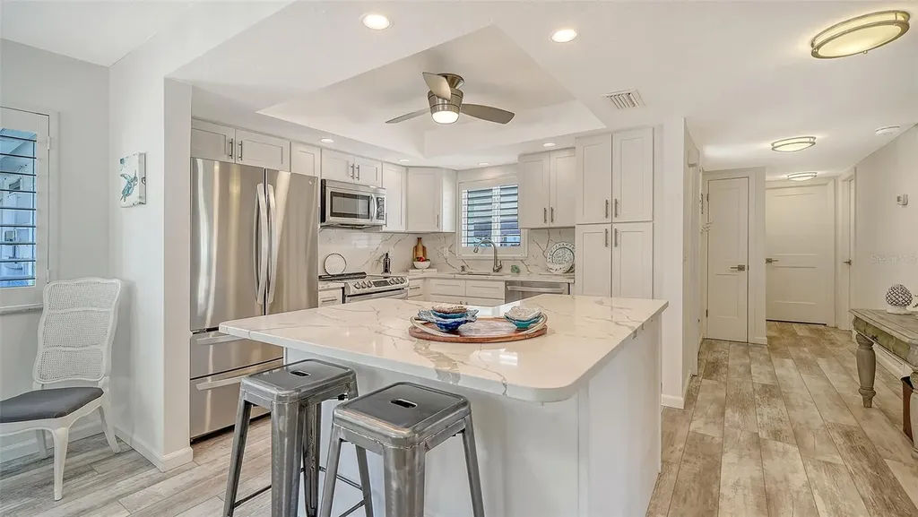 5469 Riverbluff Circle Sarasota FL 34231