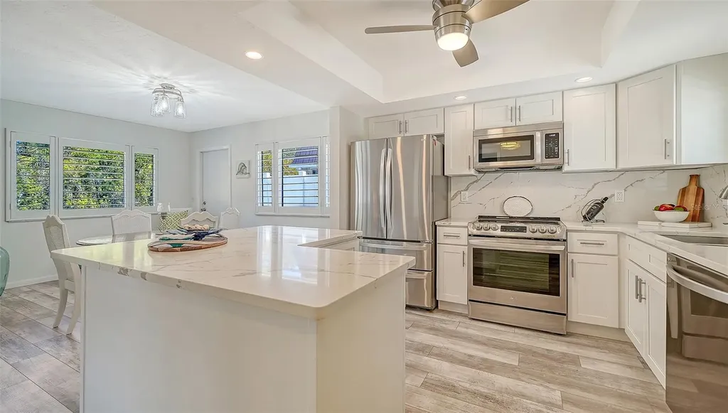 5469 Riverbluff Circle Sarasota FL 34231