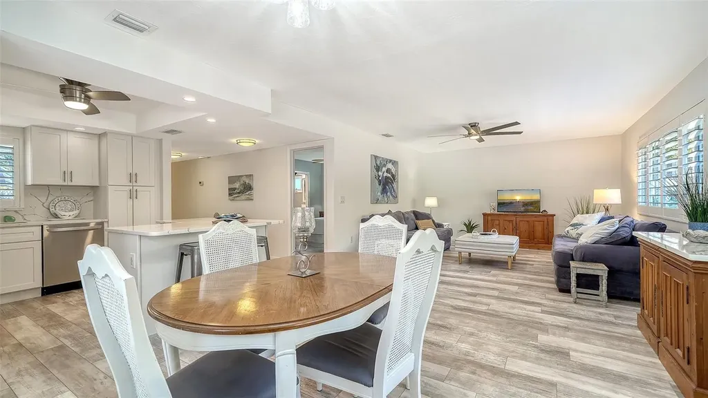 5469 Riverbluff Circle Sarasota FL 34231