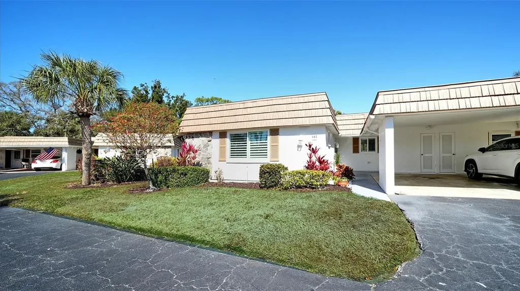 5469 Riverbluff Circle Sarasota FL 34231