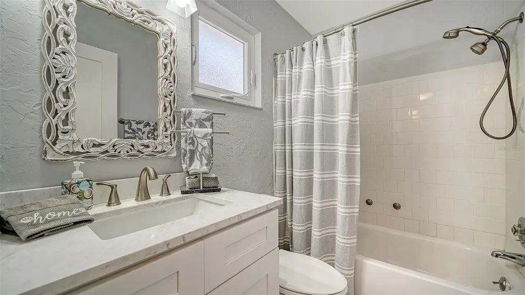 5469 Riverbluff Circle Sarasota FL 34231