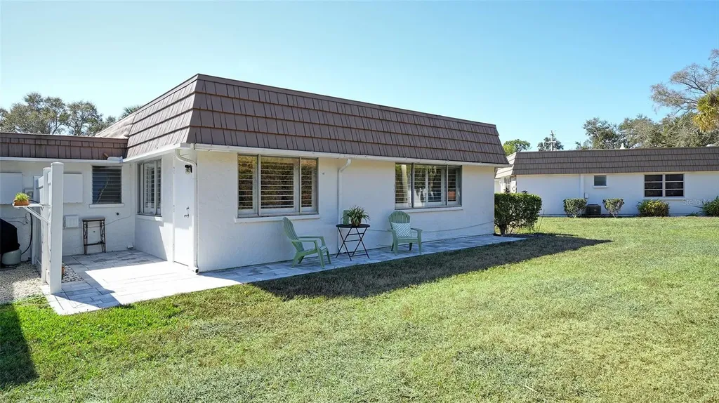 5469 Riverbluff Circle Sarasota FL 34231