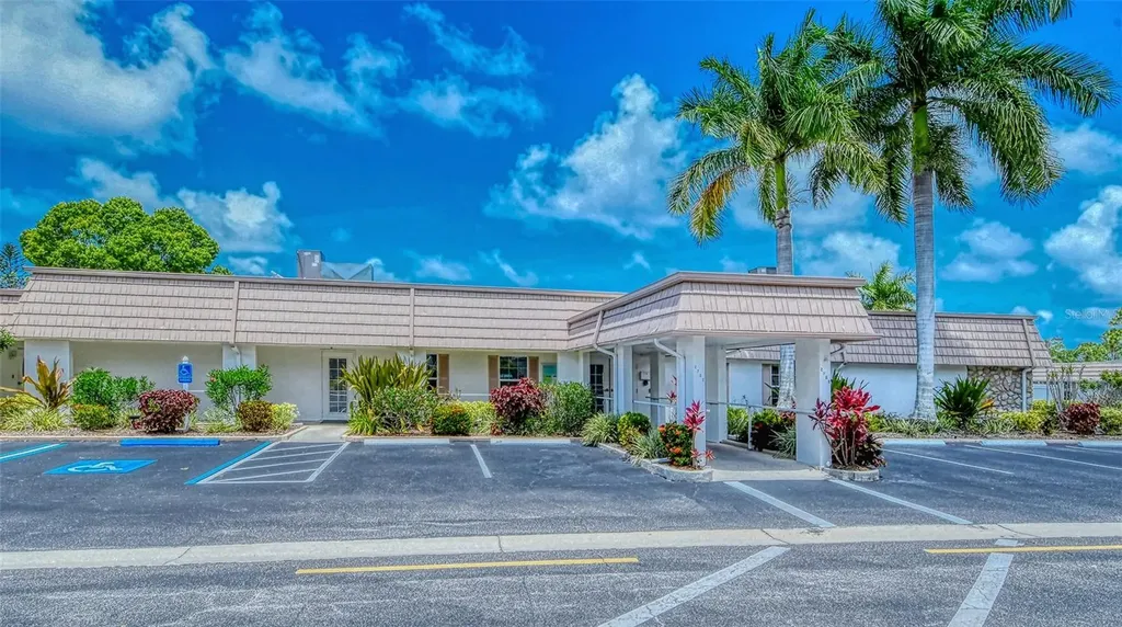 5469 Riverbluff Circle Sarasota FL 34231