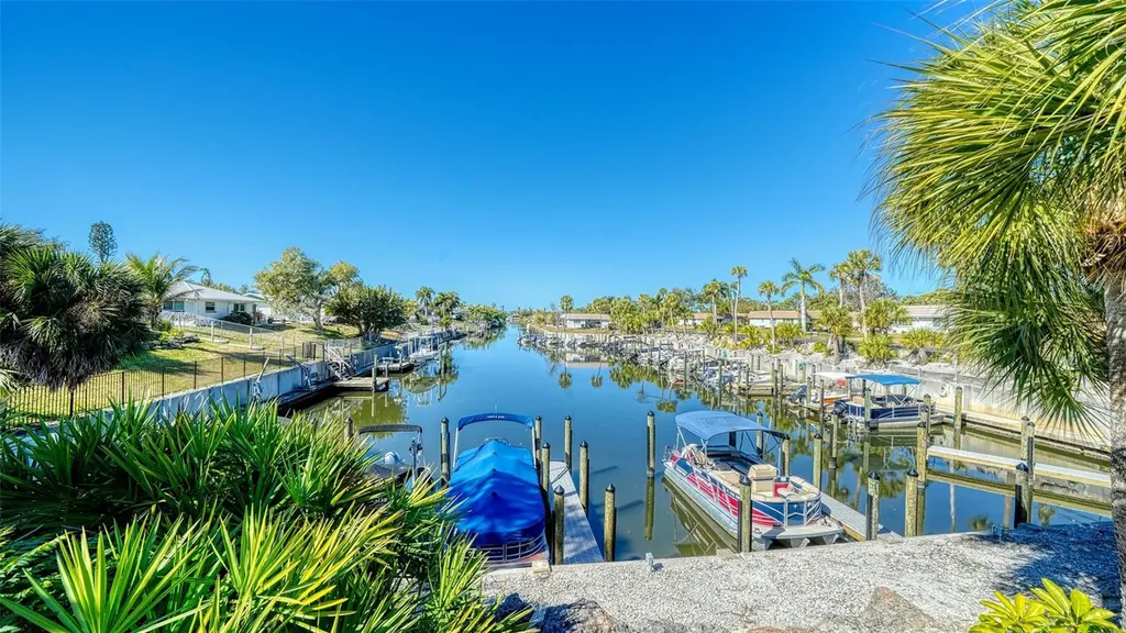 5469 Riverbluff Circle Sarasota FL 34231