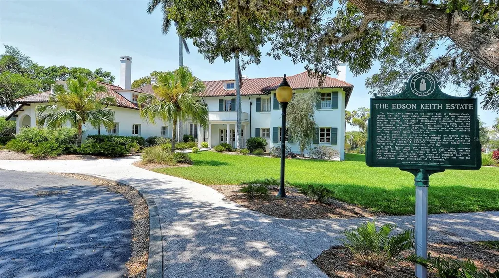 5469 Riverbluff Circle Sarasota FL 34231