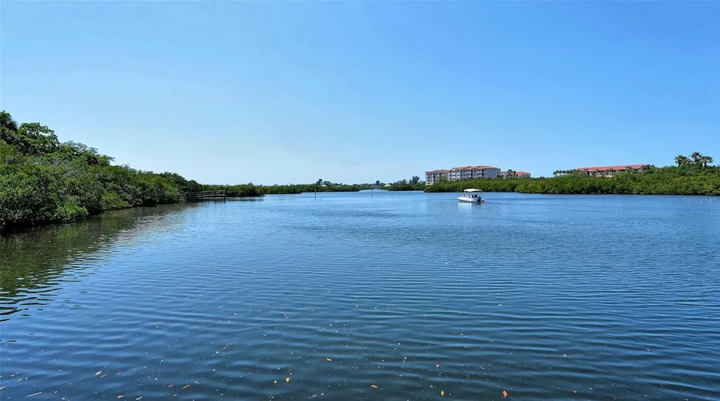 5469 Riverbluff Circle Sarasota FL 34231