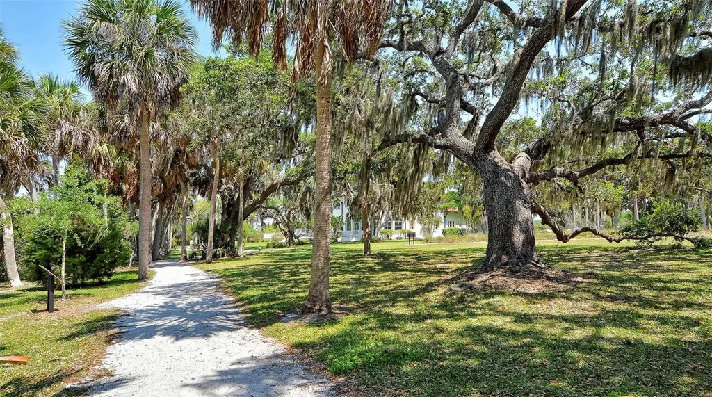 5469 Riverbluff Circle Sarasota FL 34231