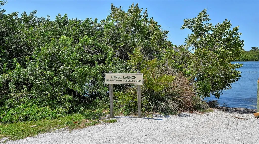5469 Riverbluff Circle Sarasota FL 34231