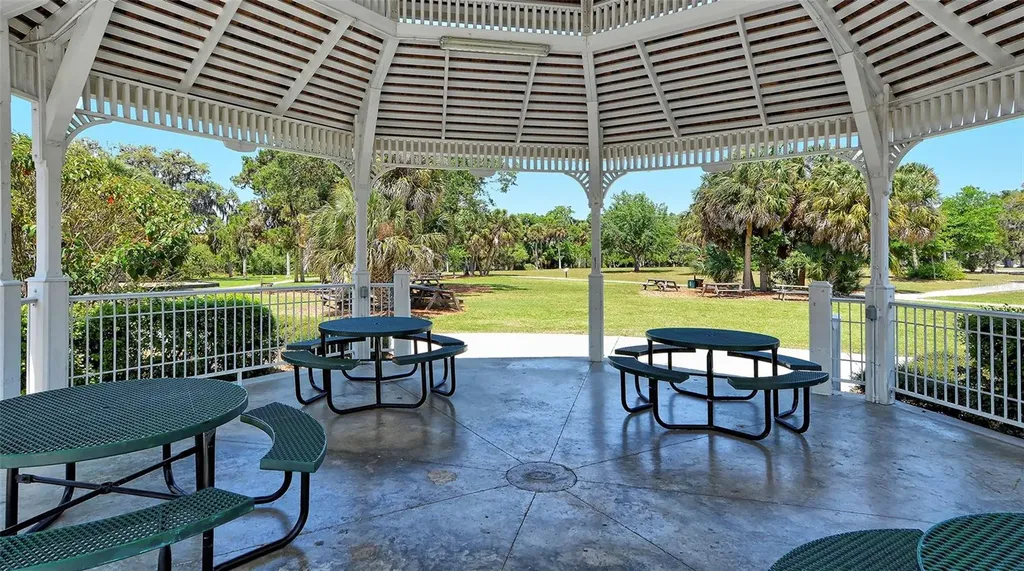 5469 Riverbluff Circle Sarasota FL 34231