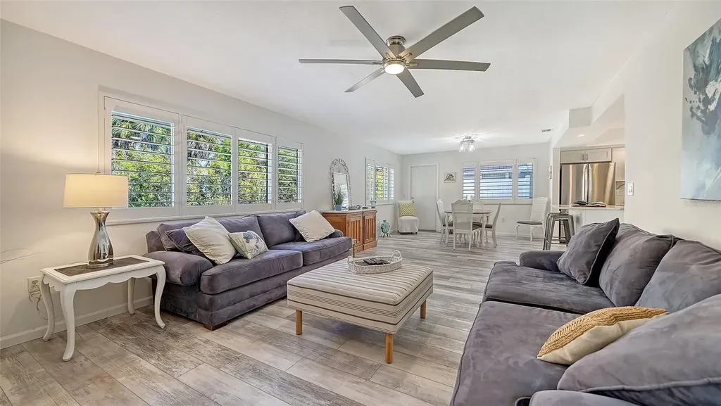 5469 Riverbluff Circle Sarasota FL 34231