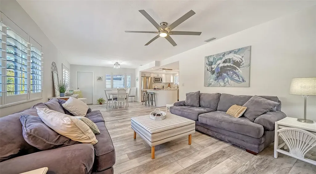 5469 Riverbluff Circle Sarasota FL 34231
