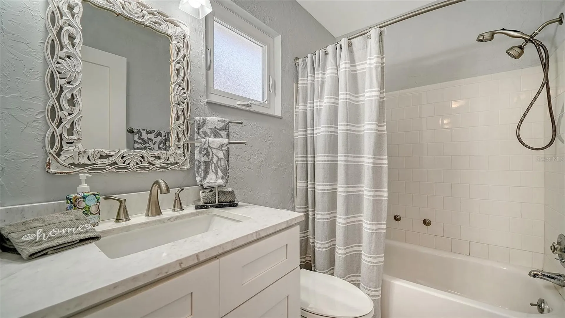 5469 Riverbluff Circle Sarasota FL 34231