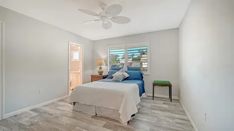 5469 Riverbluff Circle Sarasota FL 34231