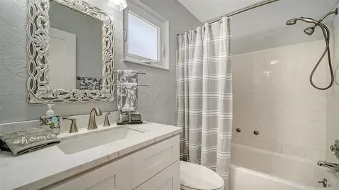 5469 Riverbluff Circle Sarasota FL 34231