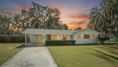 1507 N Lake View Avenue Leesburg FL 34748