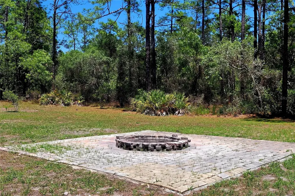 9153 Michigan Avenue Weeki Wachee FL 34613