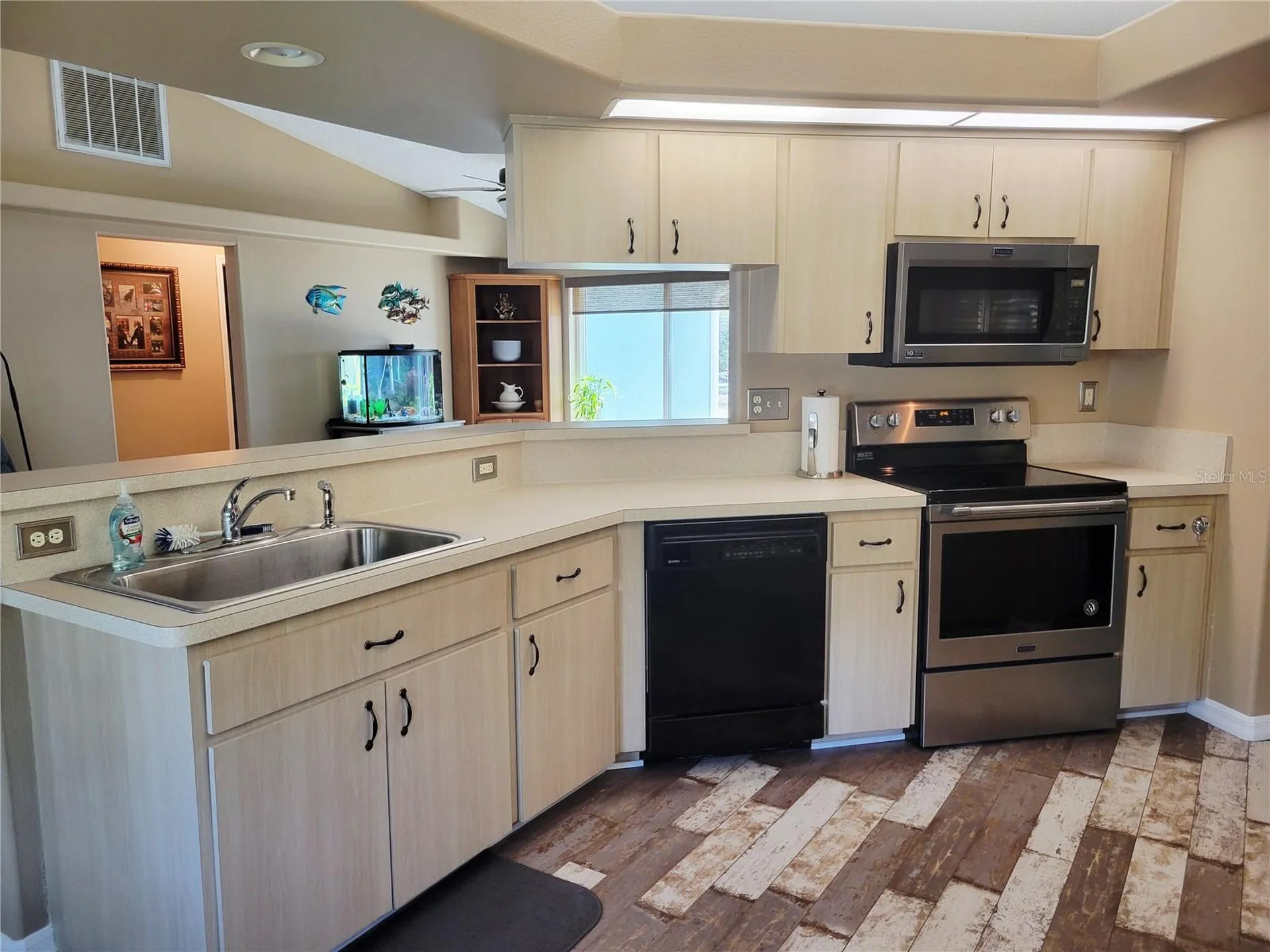 9153 Michigan Avenue Weeki Wachee FL 34613