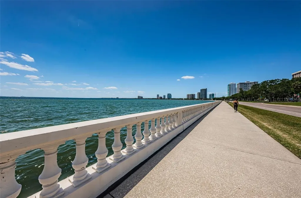 4811 Bayshore Boulevard Tampa FL 33611