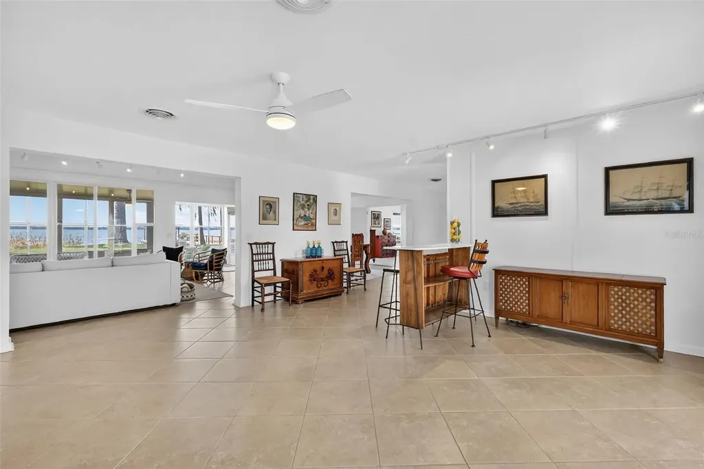 33225 Lakeshore Drive Tavares FL 32778
