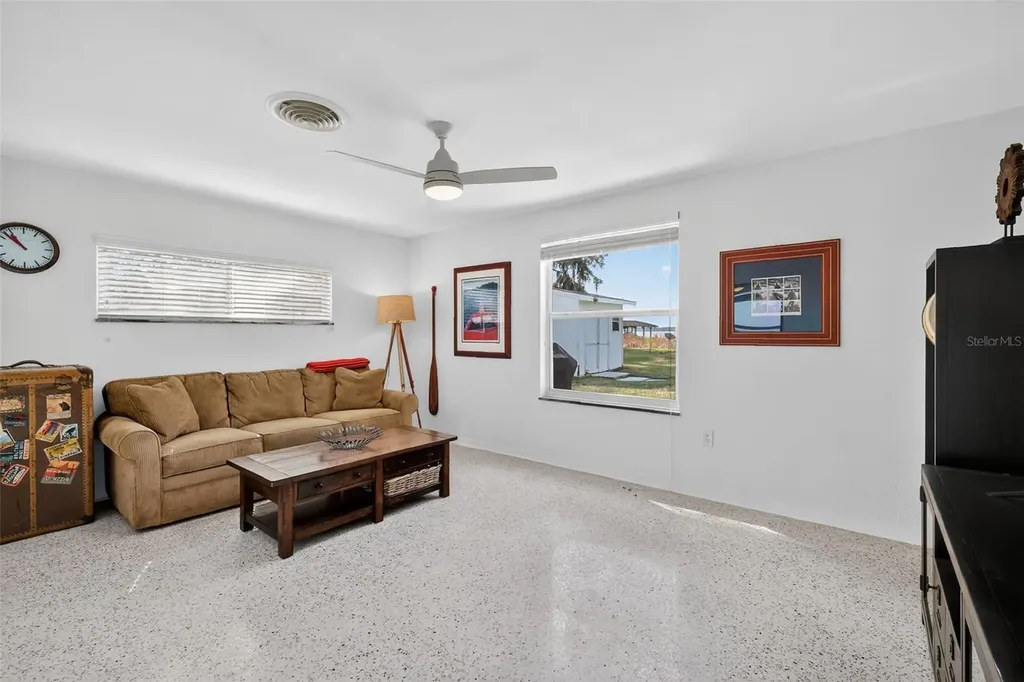 33225 Lakeshore Drive Tavares FL 32778