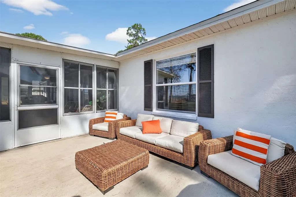 33225 Lakeshore Drive Tavares FL 32778
