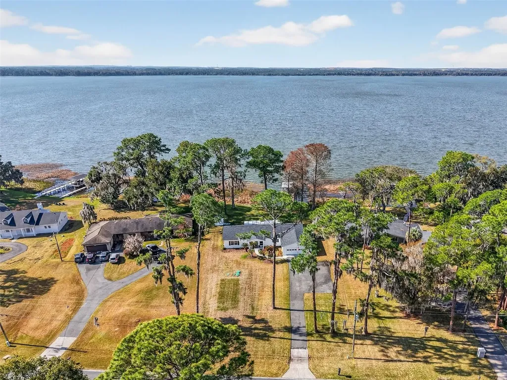 33225 Lakeshore Drive Tavares FL 32778