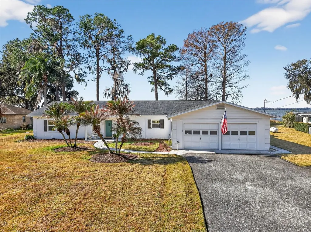 33225 Lakeshore Drive Tavares FL 32778
