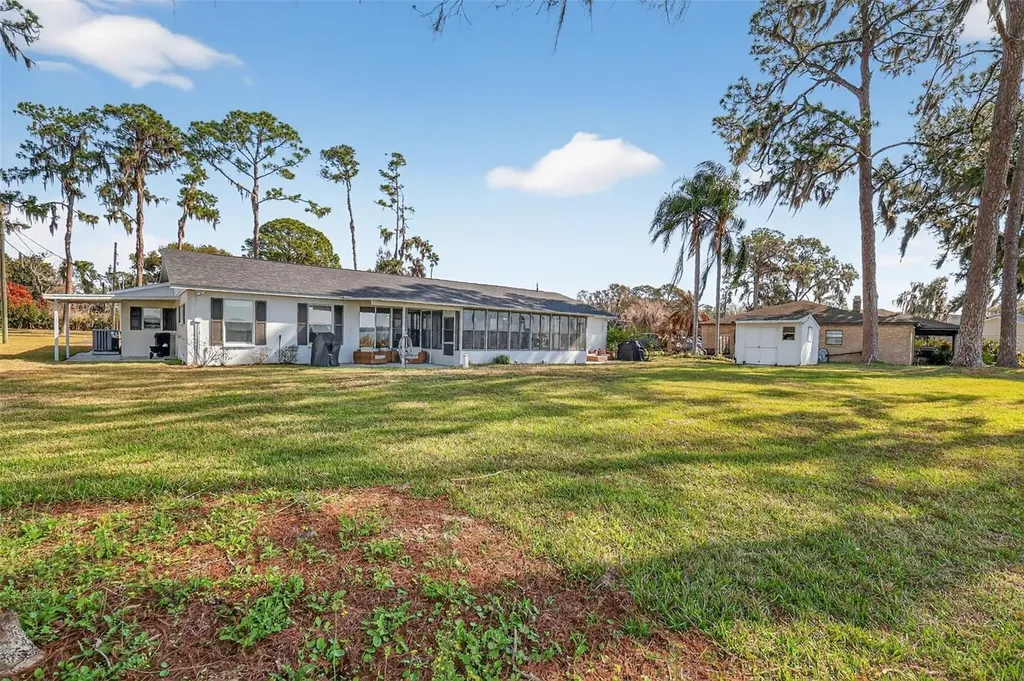 33225 Lakeshore Drive Tavares FL 32778