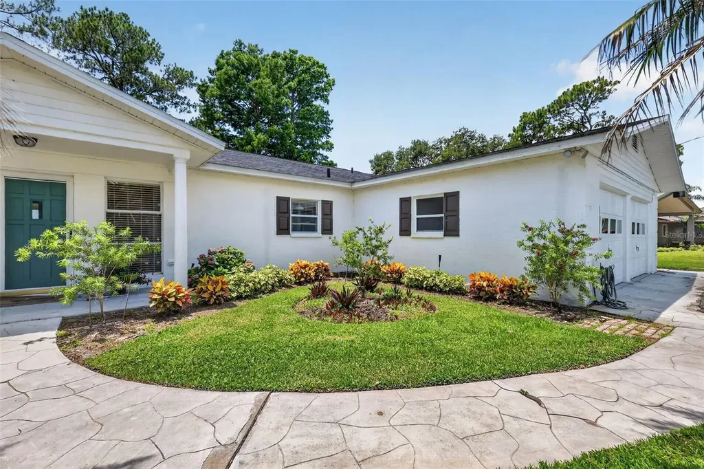 33225 Lakeshore Drive Tavares FL 32778