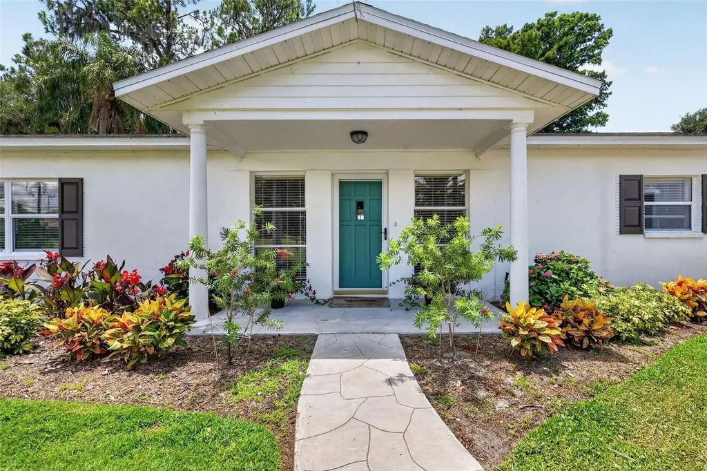 33225 Lakeshore Drive Tavares FL 32778