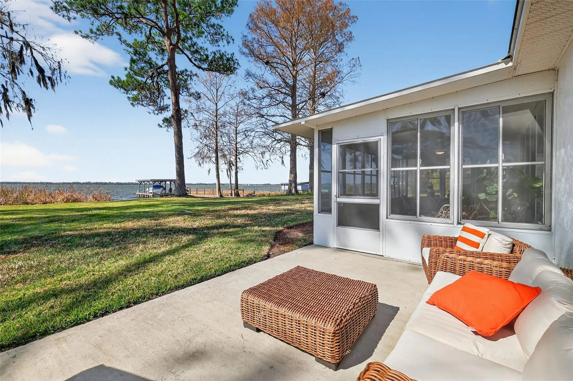 33225 Lakeshore Drive Tavares FL 32778
