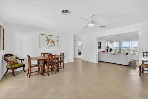 33225 Lakeshore Drive Tavares FL 32778
