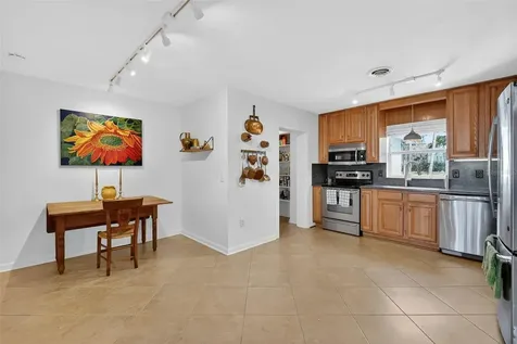 33225 Lakeshore Drive Tavares FL 32778