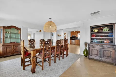 33225 Lakeshore Drive Tavares FL 32778