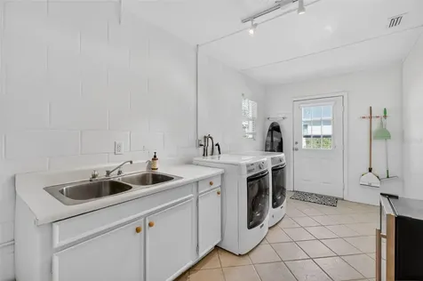 33225 Lakeshore Drive Tavares FL 32778