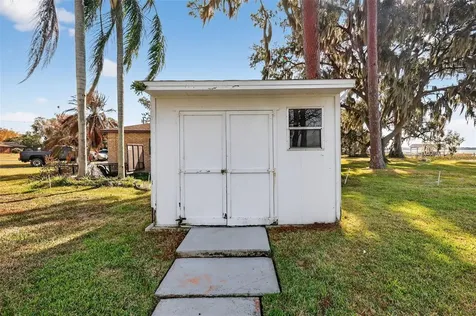 33225 Lakeshore Drive Tavares FL 32778