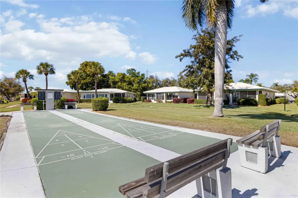 7011 9th Avenue W Bradenton FL 34209