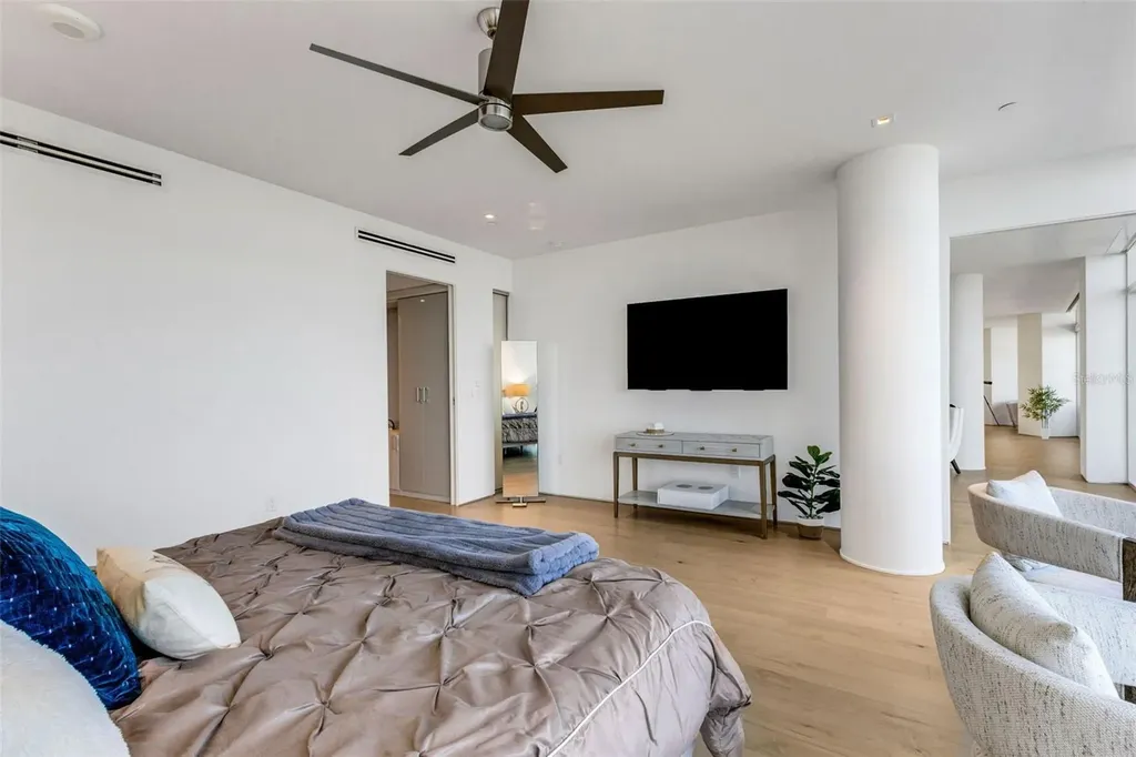 280 Golden Gate Point Sarasota FL 34236