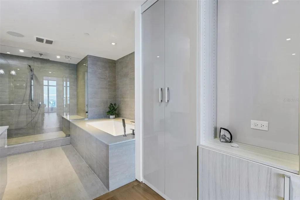 280 Golden Gate Point Sarasota FL 34236