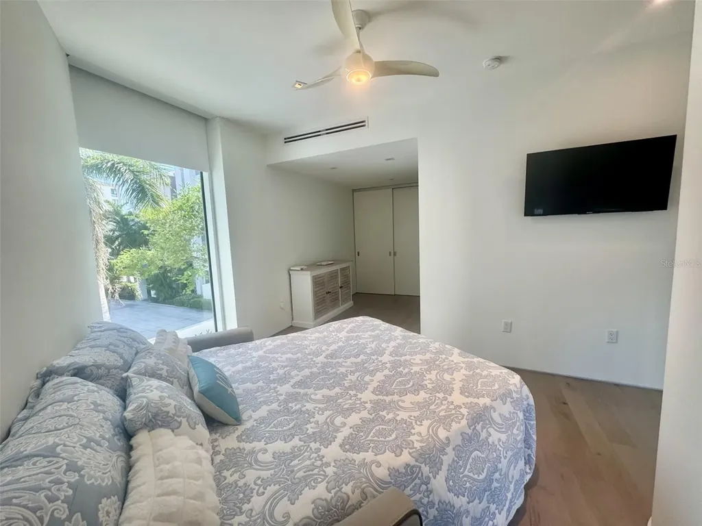 280 Golden Gate Point Sarasota FL 34236