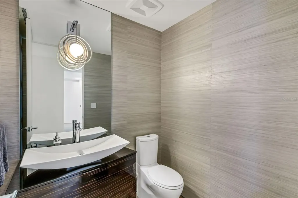 280 Golden Gate Point Sarasota FL 34236