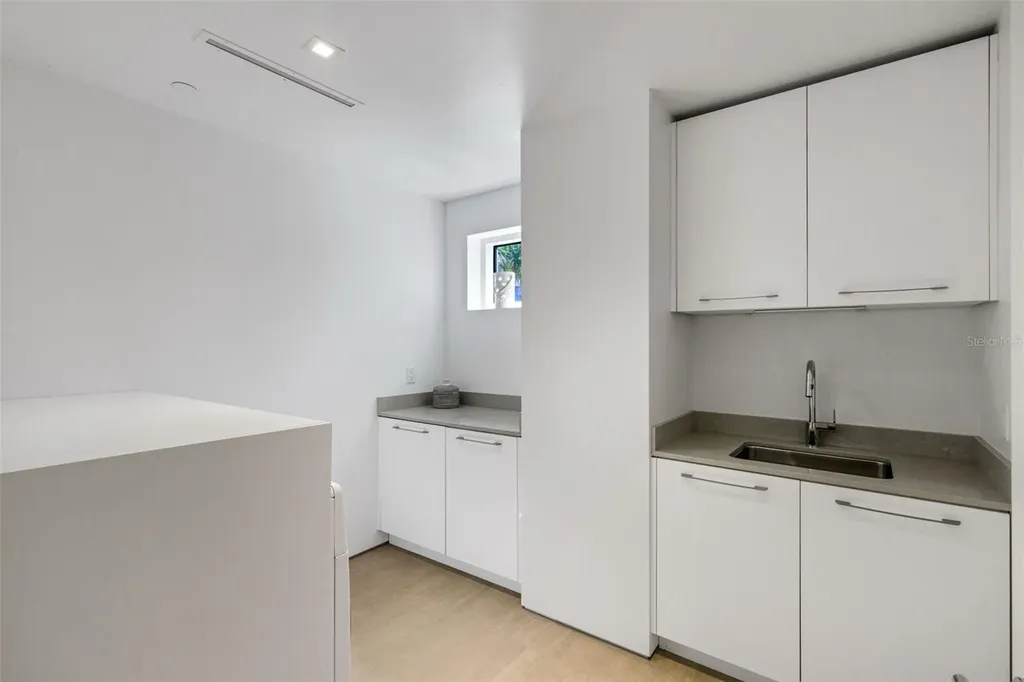 280 Golden Gate Point Sarasota FL 34236