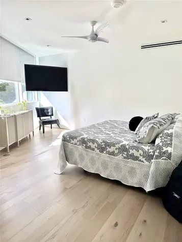 280 Golden Gate Point Sarasota FL 34236