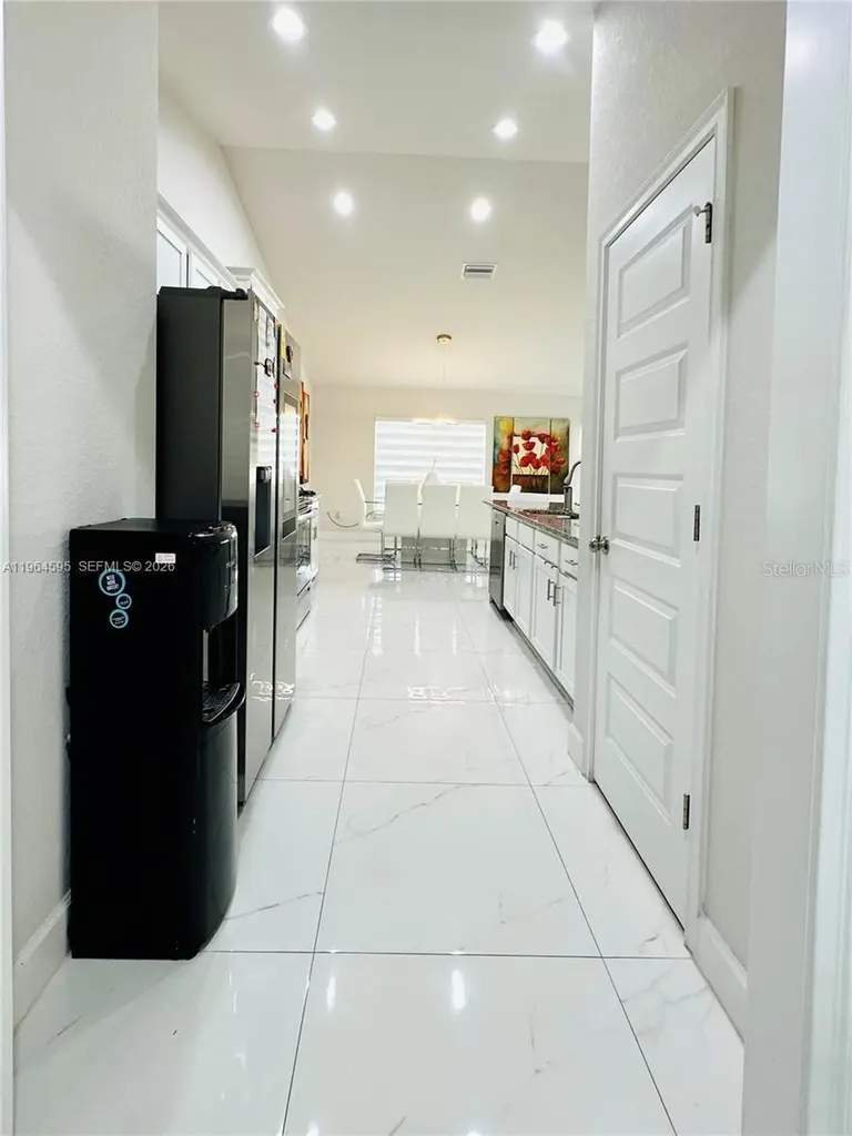 1137 NE 4th Place Cape Coral FL 33909