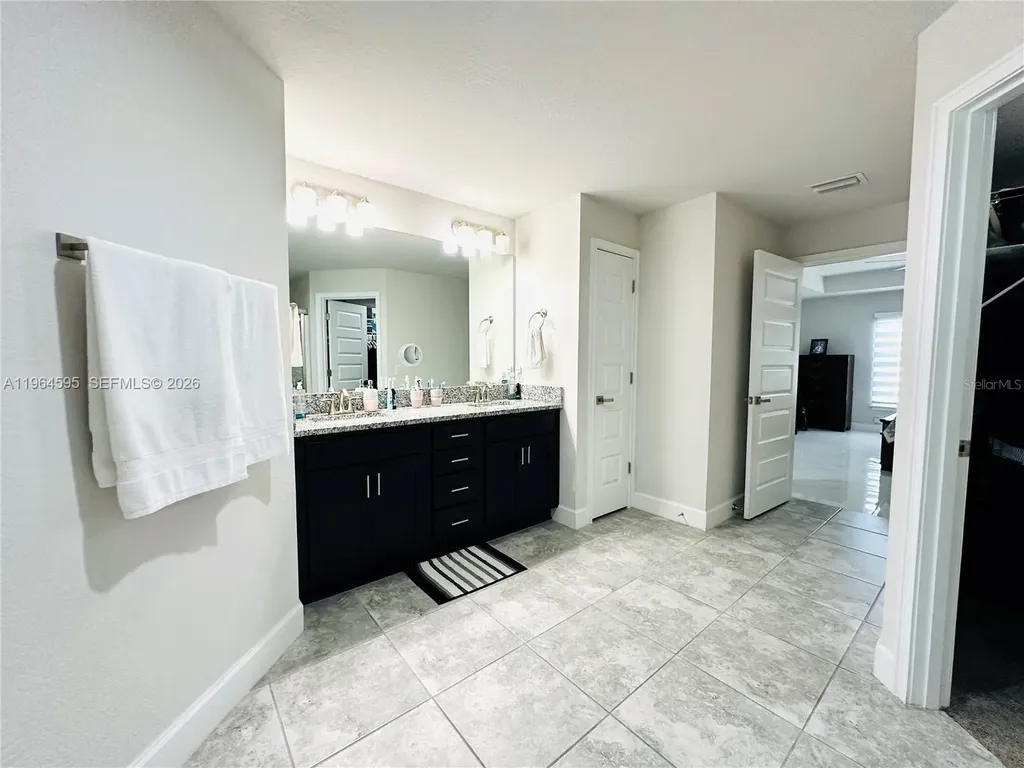 1137 NE 4th Place Cape Coral FL 33909