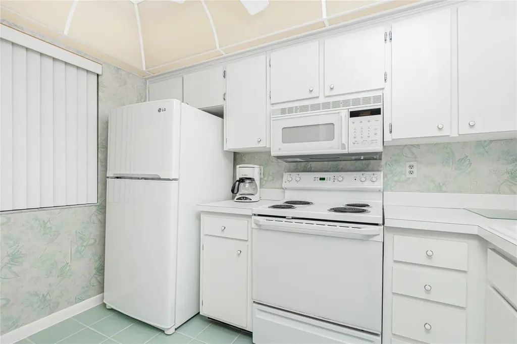 1551 Beach Road Englewood FL 34223