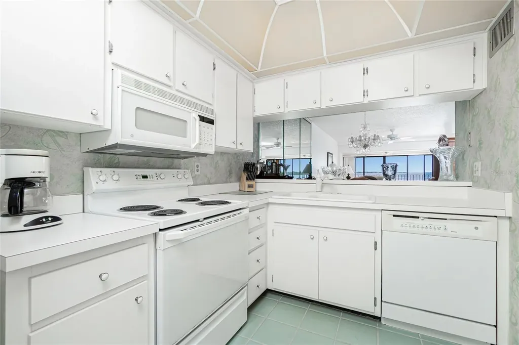 1551 Beach Road Englewood FL 34223
