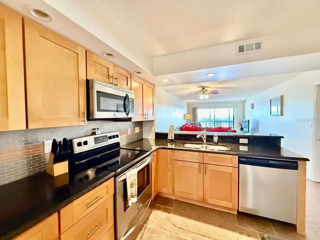 821 Bahia Del Sol Drive Ruskin FL 33570