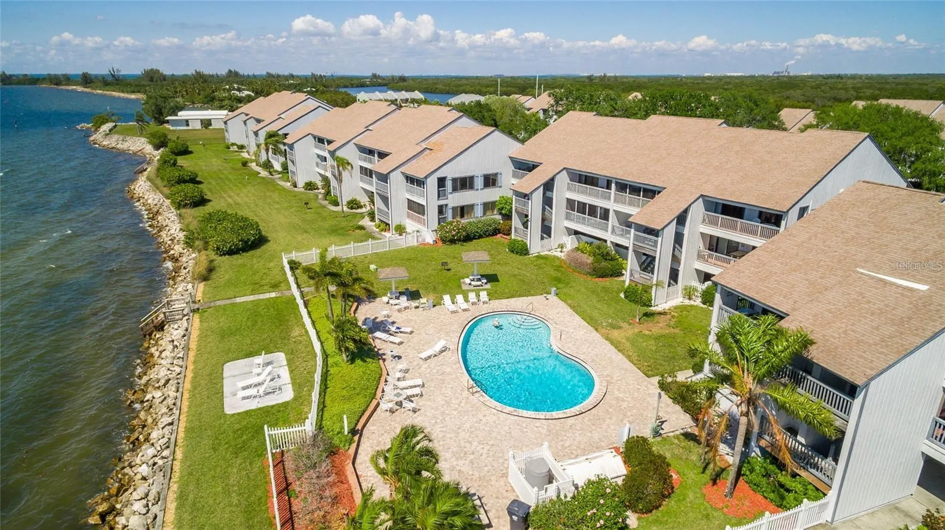 821 Bahia Del Sol Drive Ruskin FL 33570