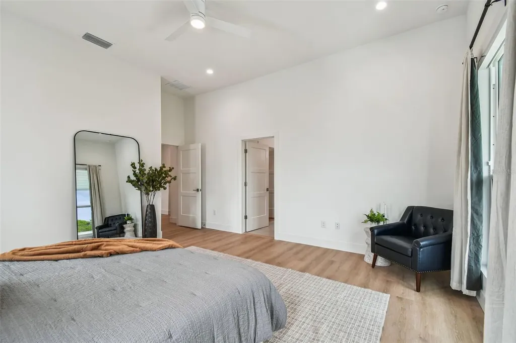 3840 Pompano Drive SE St Petersburg FL 33705